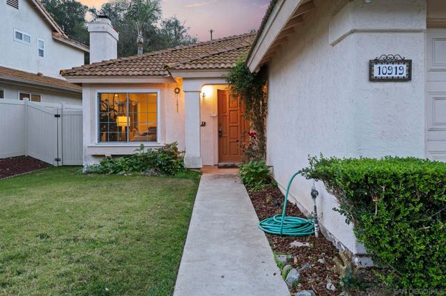 10919 Avenida De Los Lobos, San Diego, CA 92127