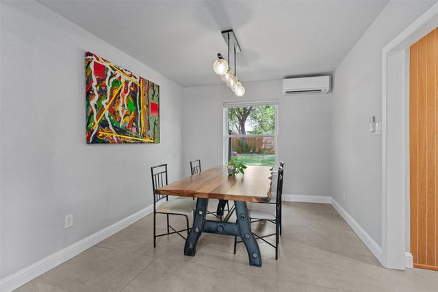 3112 Val DR, Austin, TX 78723