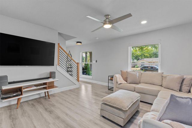 3112 Val DR, Austin, TX 78723