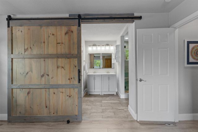 3112 Val DR, Austin, TX 78723