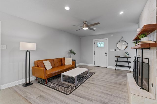 3112 Val DR, Austin, TX 78723