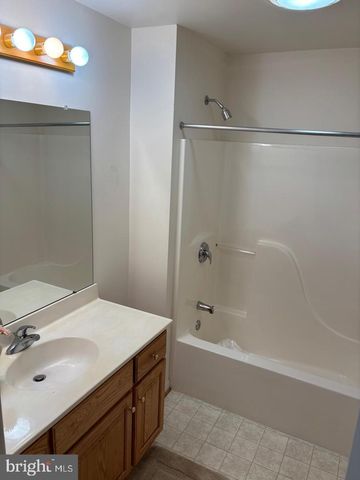 1164 PAPER MILL RD, Chambersburg, PA 17202