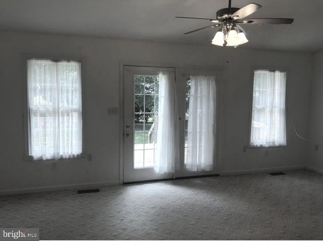 1164 PAPER MILL RD, Chambersburg, PA 17202