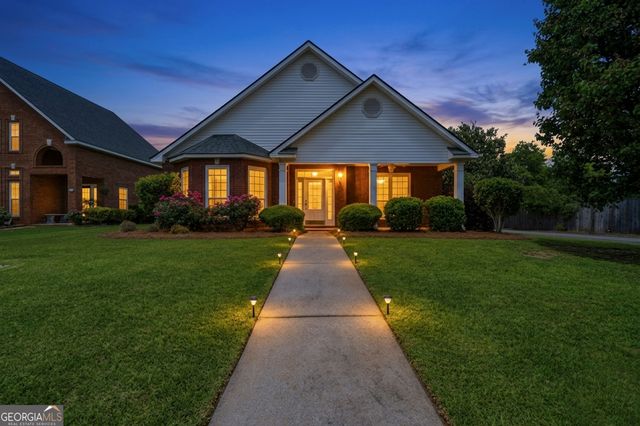 100 Jamestown Court, Centerville, GA 31028