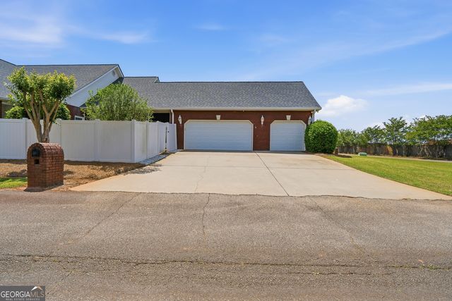 100 Jamestown Court, Centerville, GA 31028
