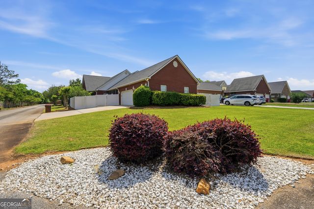 100 Jamestown Court, Centerville, GA 31028