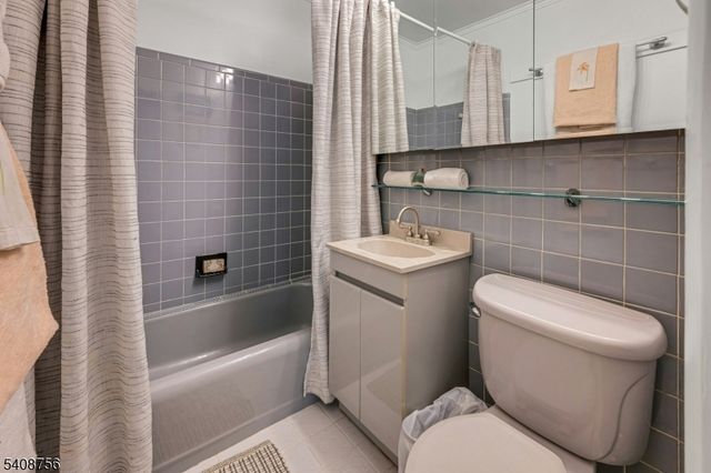 45 Wells Ct, Bloomfield Twp., NJ 07003