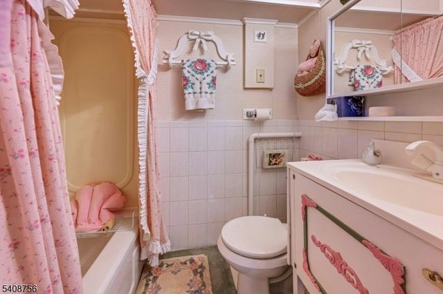 45 Wells Ct, Bloomfield Twp., NJ 07003