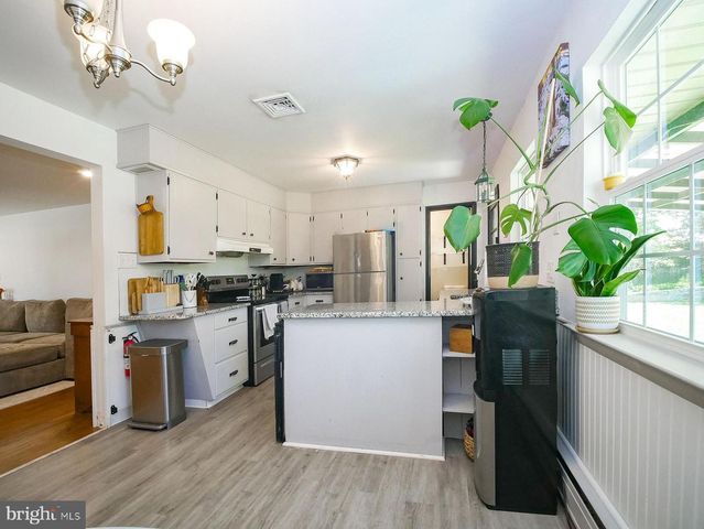 1017 SYCAMORE DR, Pottstown, PA 19464