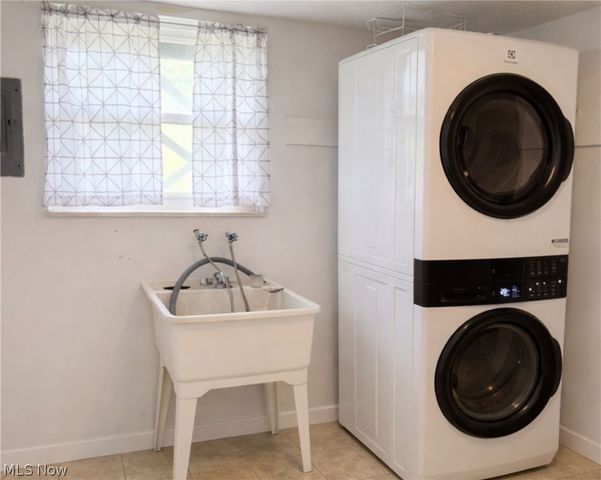 4706-4710 Maple Spur Drive, Stow, OH 44224