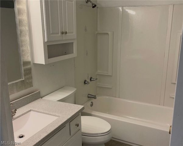 4706-4710 Maple Spur Drive, Stow, OH 44224