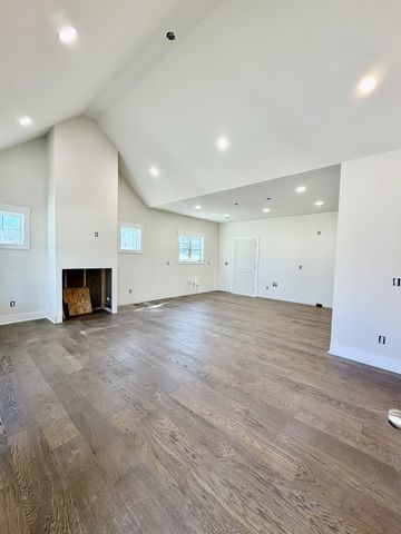 909 Hickory St, Lawrenceburg, TN 38464