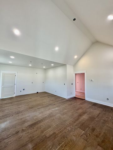 909 Hickory St, Lawrenceburg, TN 38464