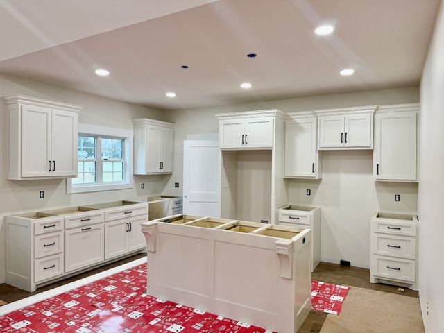 909 Hickory St, Lawrenceburg, TN 38464