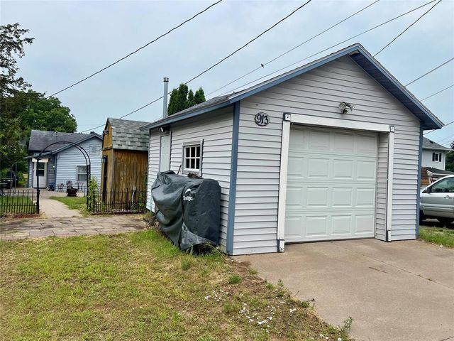 913 Summer Street, Eau Claire, WI 54701
