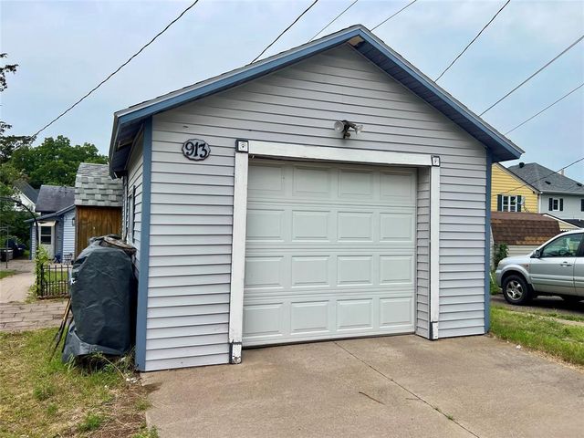 913 Summer Street, Eau Claire, WI 54701