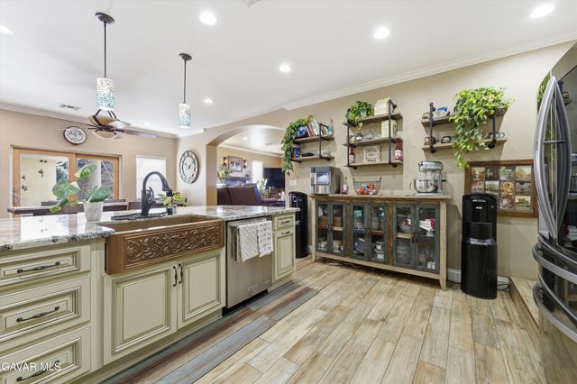 29300 Peregrine Place, Tehachapi, CA 93561