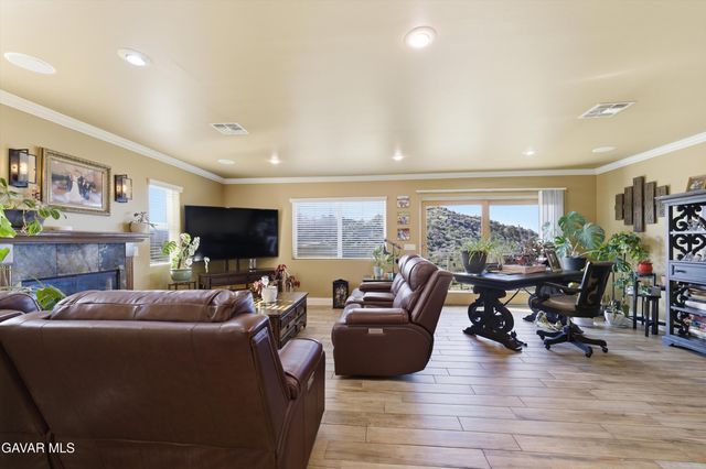 29300 Peregrine Place, Tehachapi, CA 93561