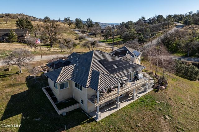 29300 Peregrine Place, Tehachapi, CA 93561