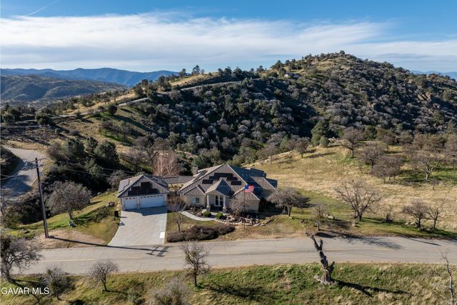29300 Peregrine Place, Tehachapi, CA 93561