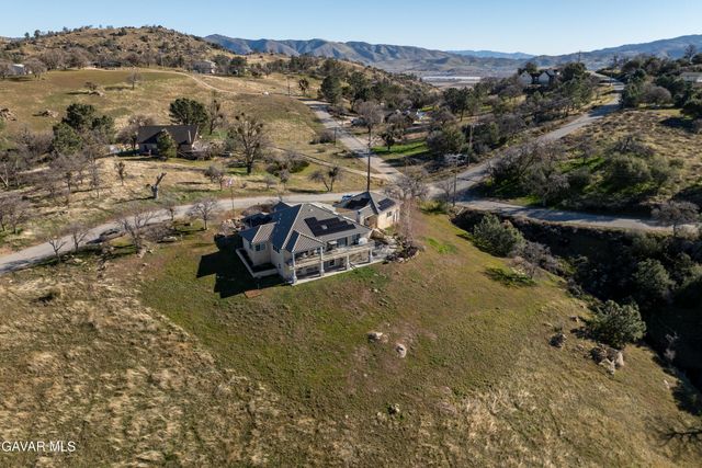 29300 Peregrine Place, Tehachapi, CA 93561