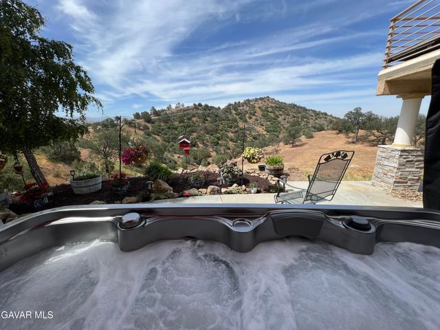 29300 Peregrine Place, Tehachapi, CA 93561