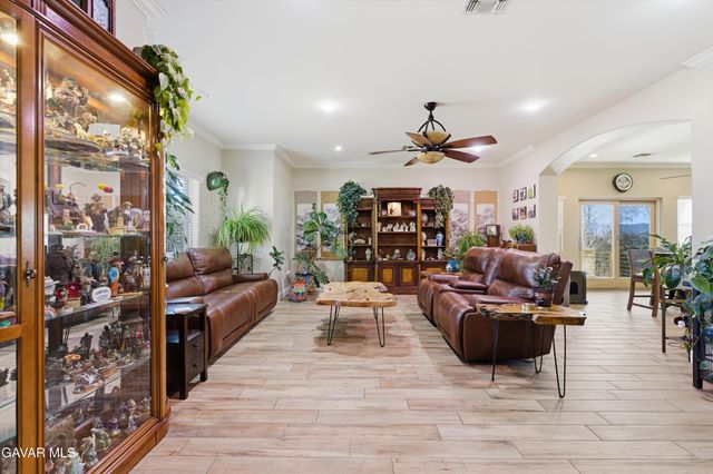 29300 Peregrine Place, Tehachapi, CA 93561