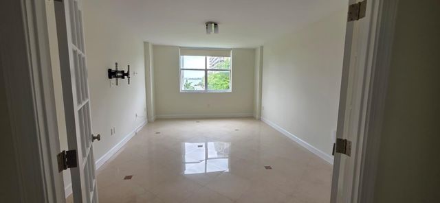 11111 Biscayne Boulevard 4c, Miami, FL 33181