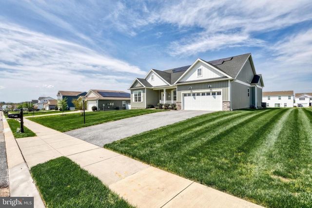 190 WINIFRED DR, Hanover, PA 17331