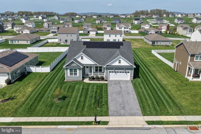 190 WINIFRED DR, Hanover, PA 17331
