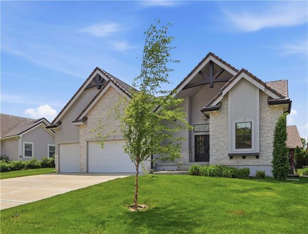 3908 NW Redspire Street, Lee's Summit, MO 64064