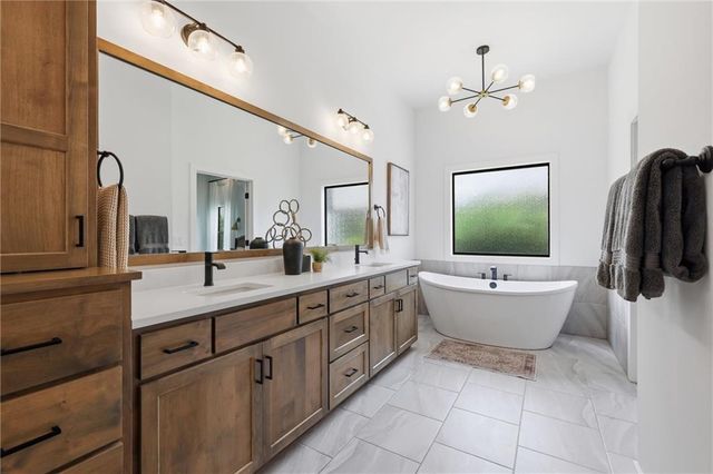3908 NW Redspire Street, Lee's Summit, MO 64064