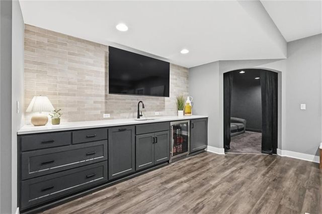 3908 NW Redspire Street, Lee's Summit, MO 64064