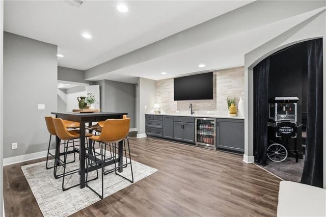 3908 NW Redspire Street, Lee's Summit, MO 64064
