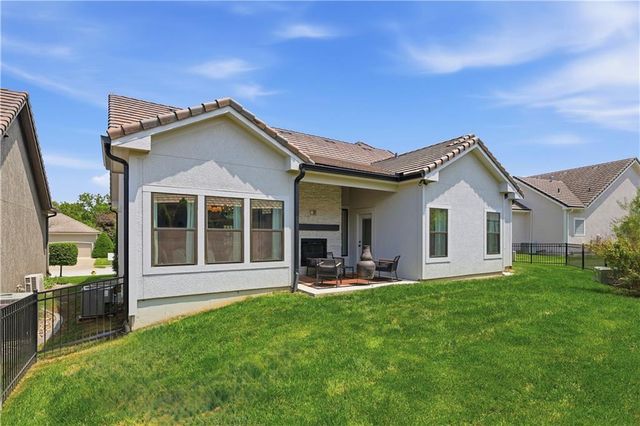 3908 NW Redspire Street, Lee's Summit, MO 64064