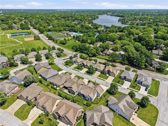 3908 NW Redspire Street, Lee's Summit, MO 64064