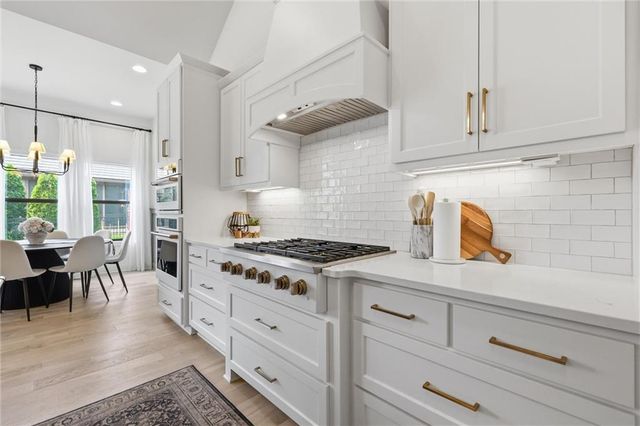 3908 NW Redspire Street, Lee's Summit, MO 64064