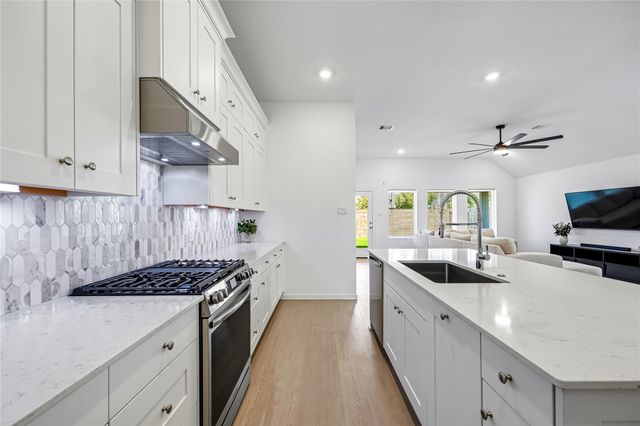 2701 Meridian Springs Drive, Texas City, TX 77568