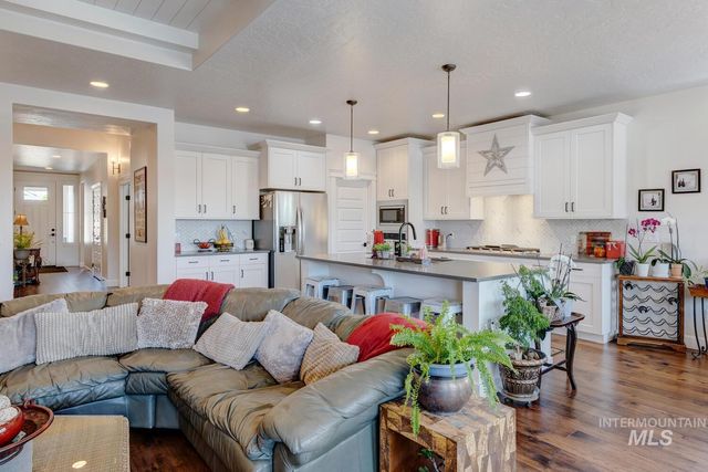 6955 N Exeter Pl, Meridian, ID 83646