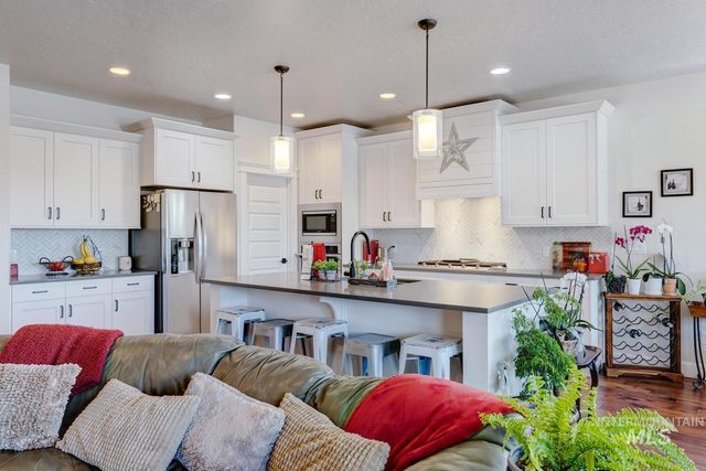 6955 N Exeter Pl, Meridian, ID 83646