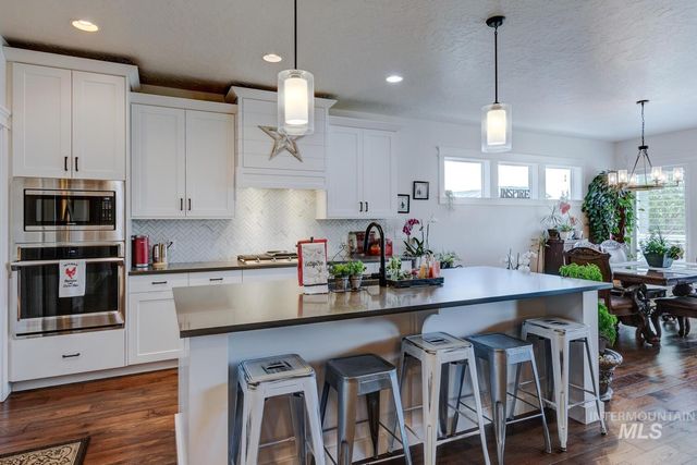 6955 N Exeter Pl, Meridian, ID 83646