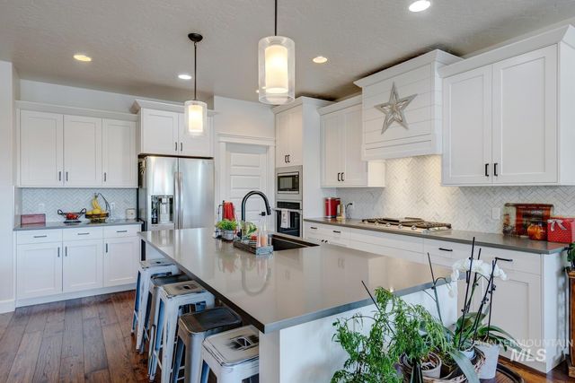 6955 N Exeter Pl, Meridian, ID 83646