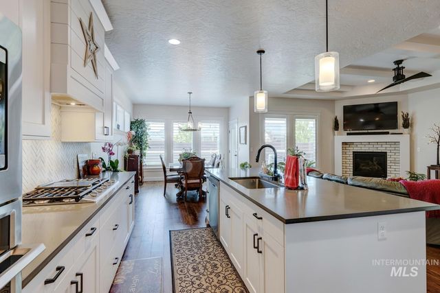 6955 N Exeter Pl, Meridian, ID 83646