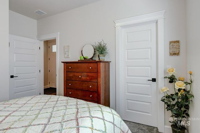 6955 N Exeter Pl, Meridian, ID 83646