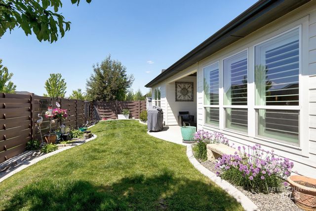 6955 N Exeter Pl, Meridian, ID 83646