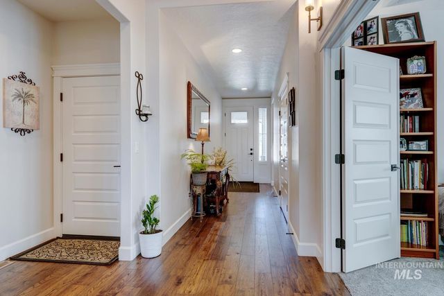 6955 N Exeter Pl, Meridian, ID 83646