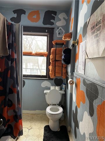 3817 Deveaux Street, Niagara Falls, NY 14305