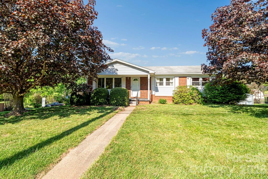 167 Mount Carmel Road, Asheville, NC 28806