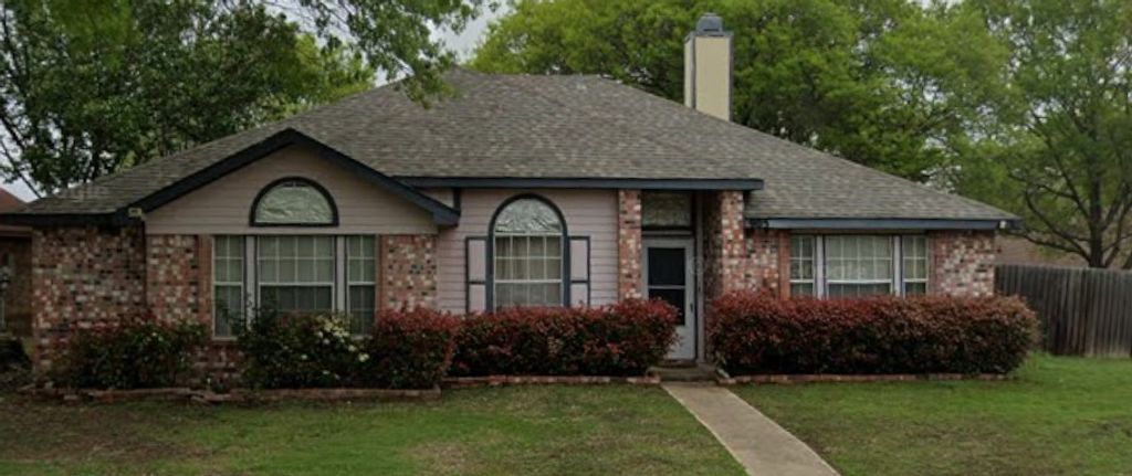 905 Carmela Drive, Desoto, TX 75115