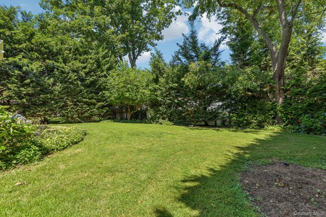 93 Transverse Road, Garden City, NY 11530